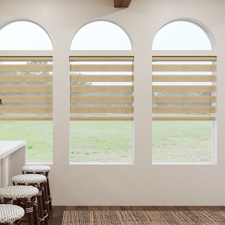 Color: Airy Wicker; Lift: Motorized Wand Light Control