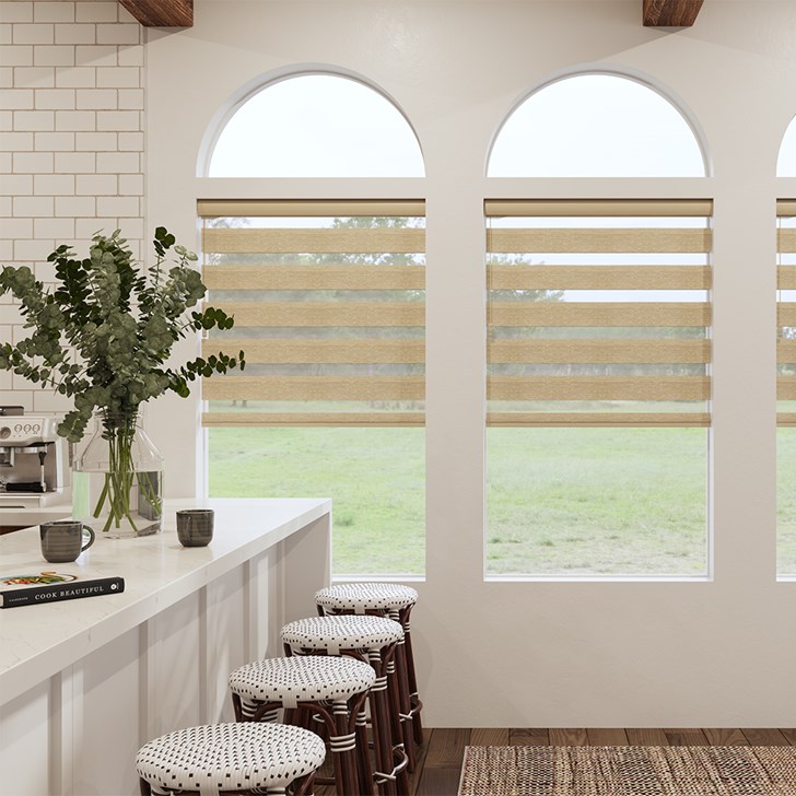 Color: Airy Wicker; Lift: Motorized Wand Light Control