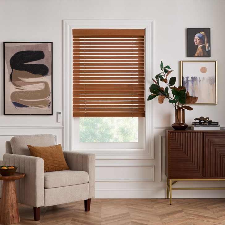 Color: Sienna Chestnut 7409; Lift and Tilt: Motorized; Slats: Rounded Corners; Valance: 3.5 Inch Modern Valance