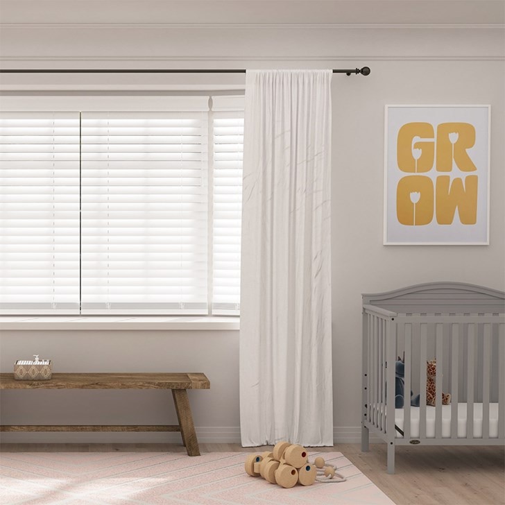 Color: Veranda Glacier; Headrail: 2on1