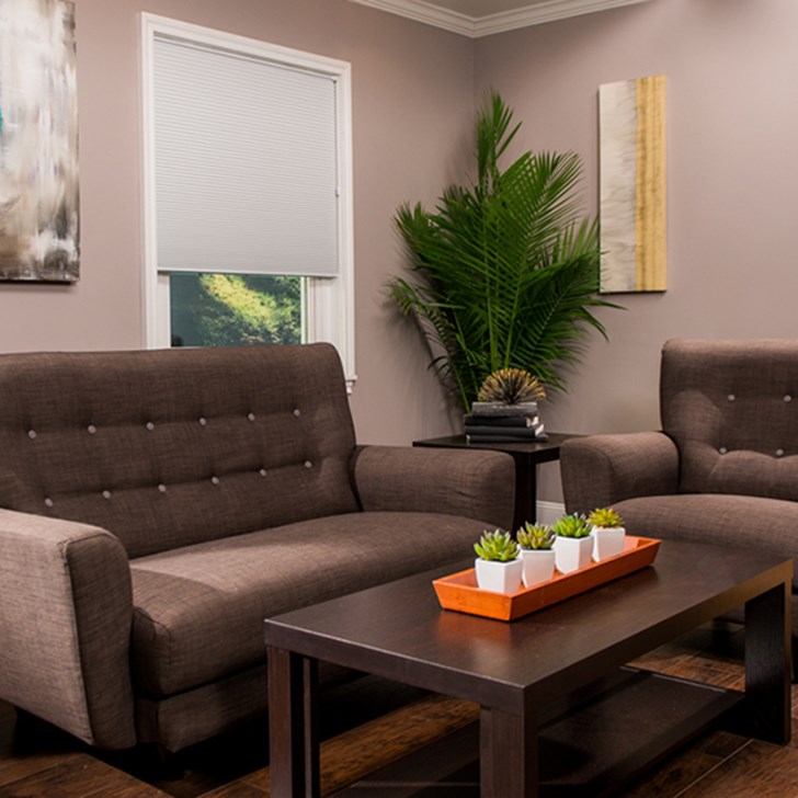 Color: Frost White BOD-870