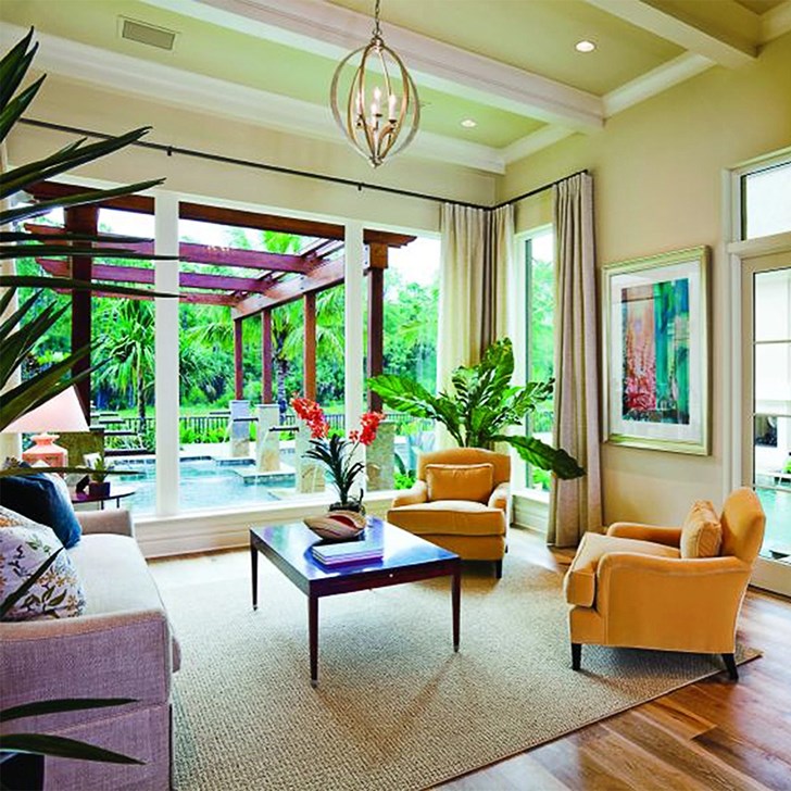 Color: Glistening Black