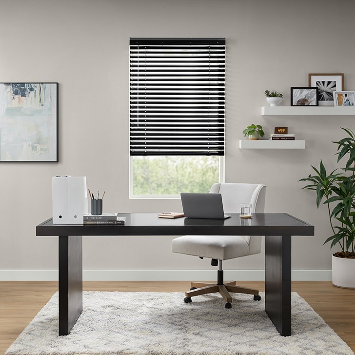 Color: Gloss Black; Lift: Cordless