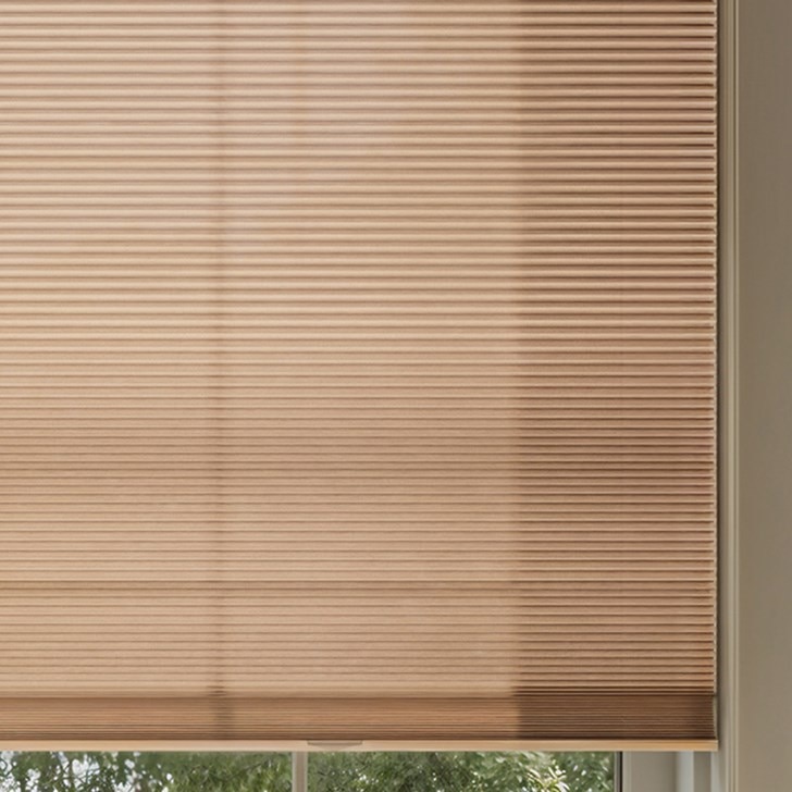 Color: Petal H25206; Lift: Cordless