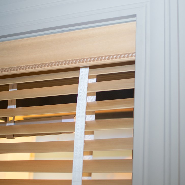 Color: Natural 100; Lift: Motorized Lift and Tilt; Power: Solar Panel; Corners: Rounded; Cloth Tape: Pearl; Valance: 4 In Cord