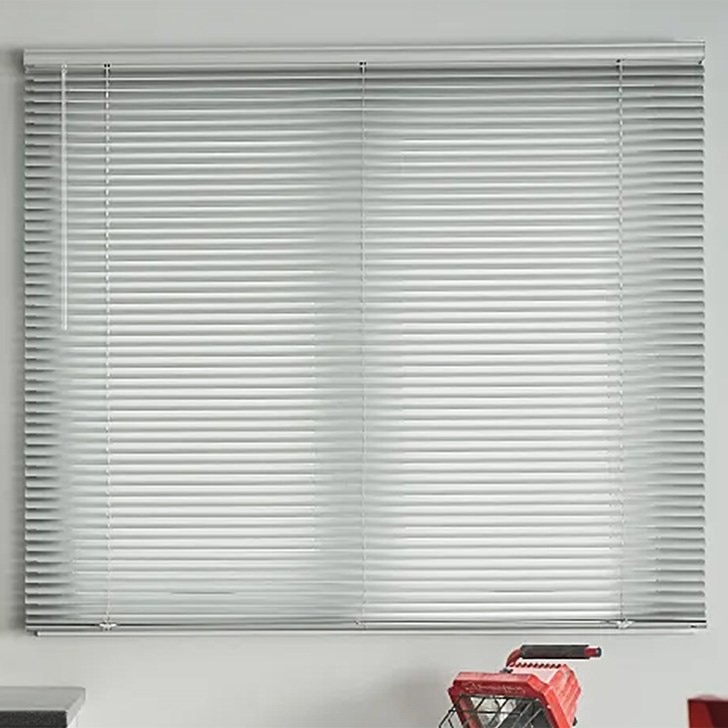 Color: Structured Aluminum 761