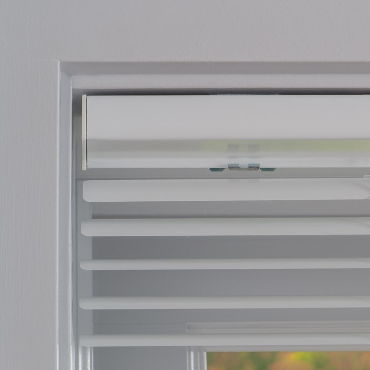 Color: White 205; Lift: Cordless