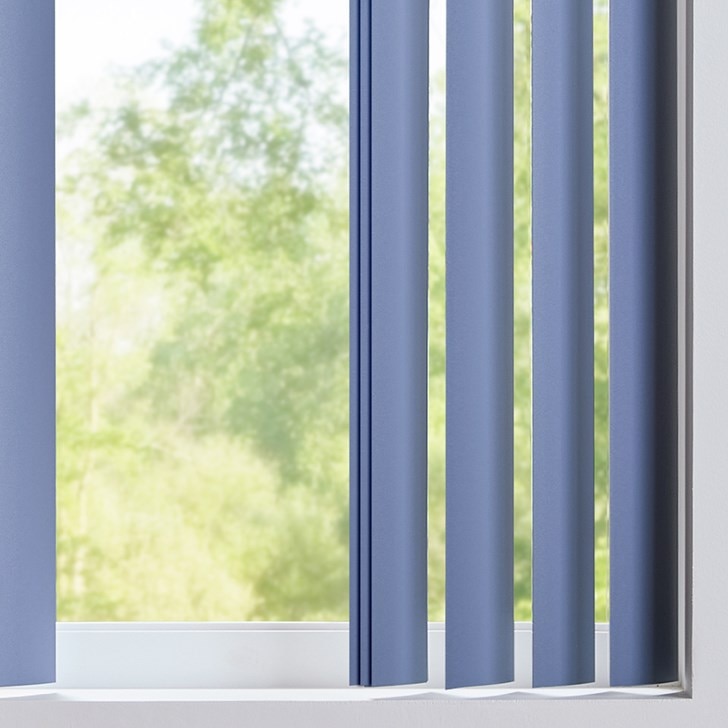 Color: Crepe Steel Blue BLFRS27007; Headrail: Matching Square Cornice