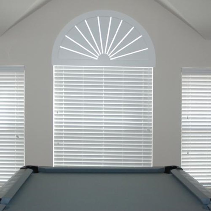 Perfect arch in Sunburst style (slats do not move).