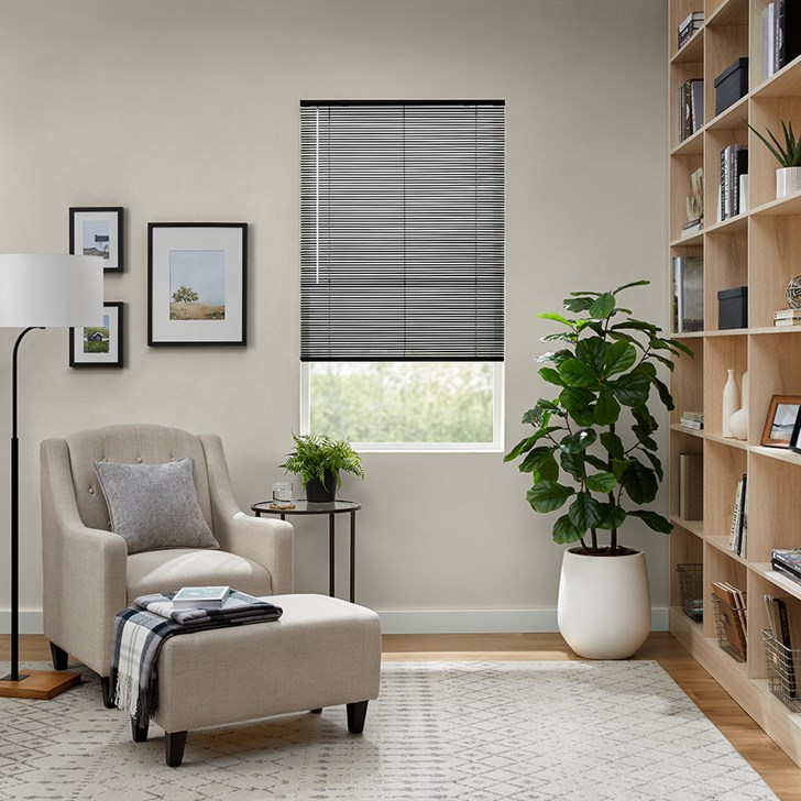 Color: Raven 5012; Lift: Cordless