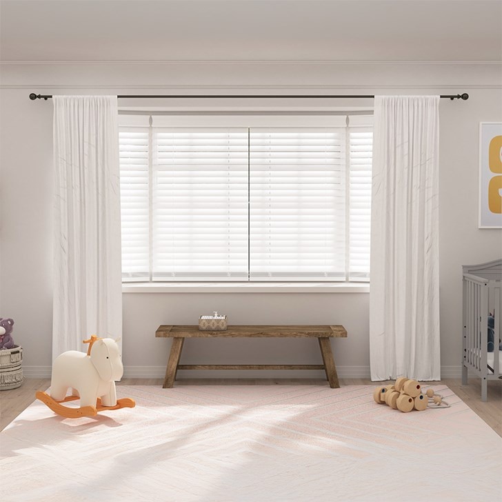 Color: Veranda Glacier; Headrail: 2on1