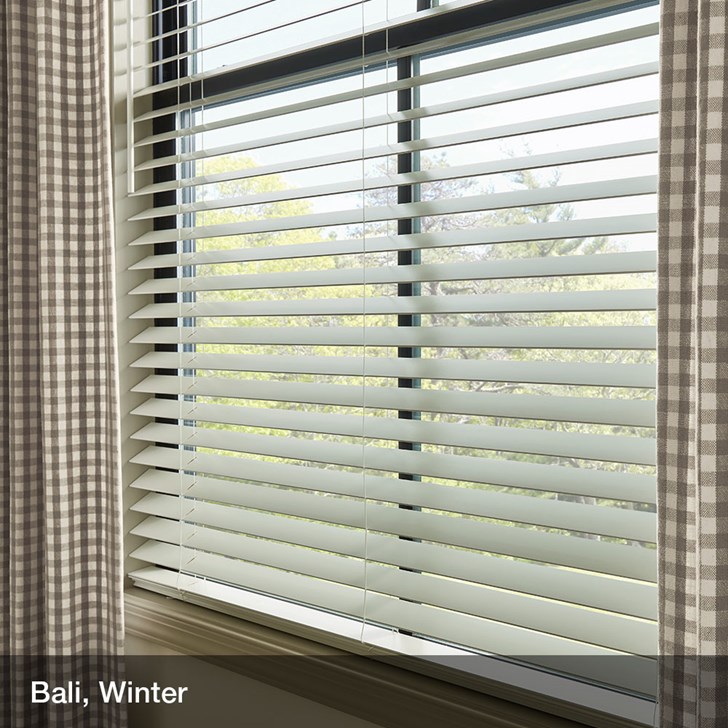 Color: Winter; Fold Style: Classic Flat; Lift: Cordless