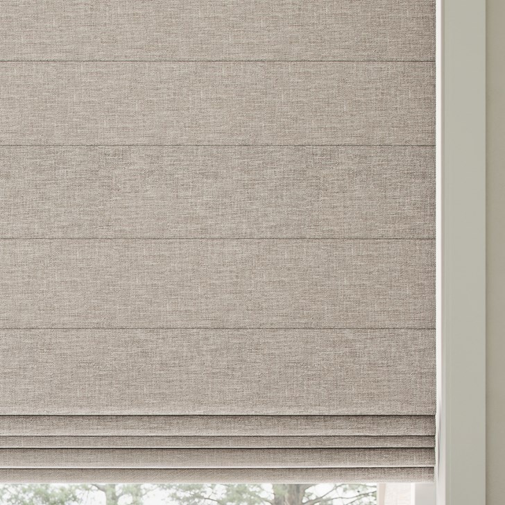 Color: Bellamy Candlelight; Fold Style: Flat Seamless; Liner: Blackout White; Lift: Cordless