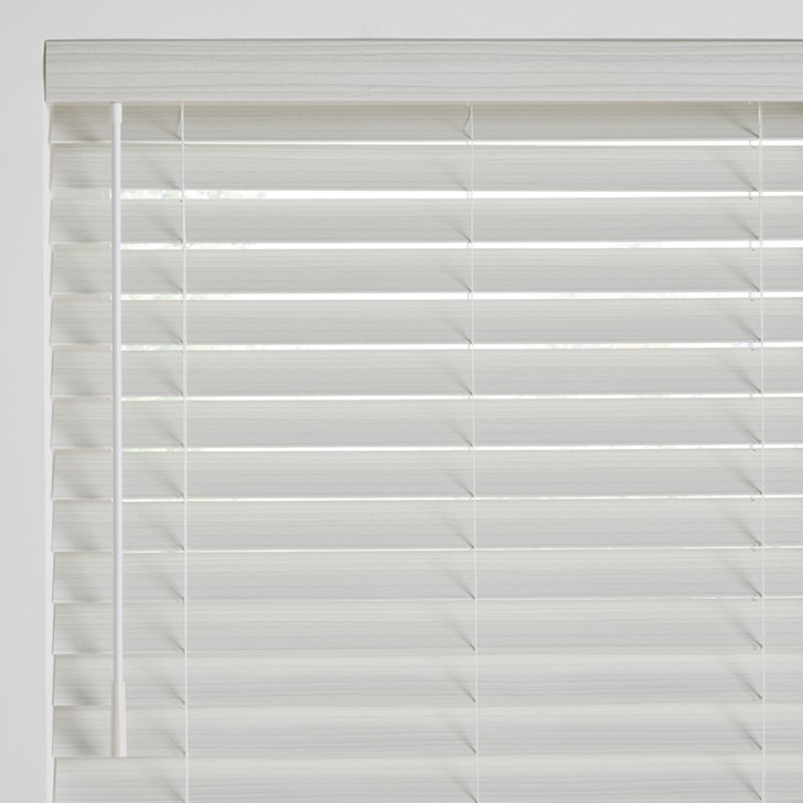 Color: Ultra Misty Sky V957E; Headrail: Modern Valance