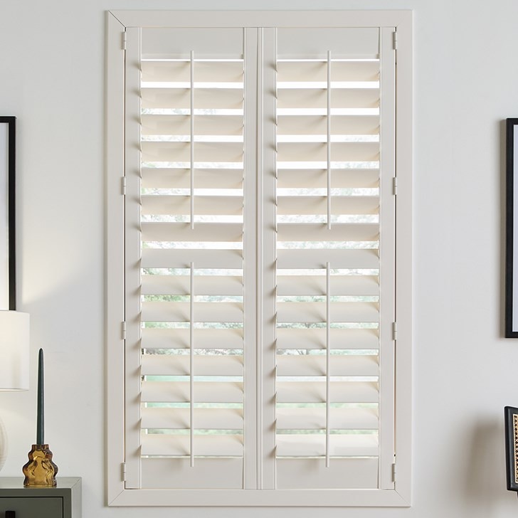 Color: Swiss Coffee; Location: Front Tilt Bar; Louver Size: 4 Inch, Hinge Color: Painted to Match; Split: 2 Panels Split Tilt Rod
