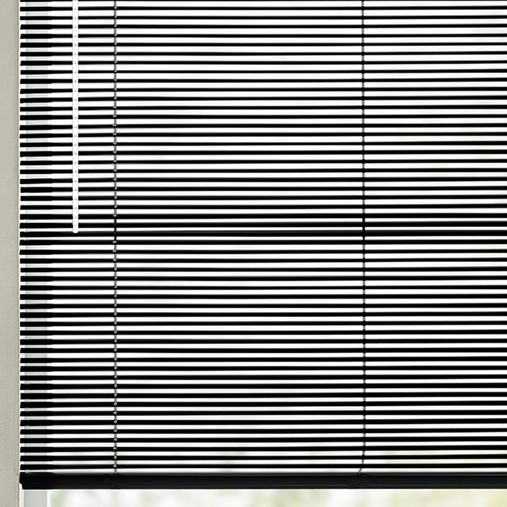 Color: Raven 5012; Lift: Cordless