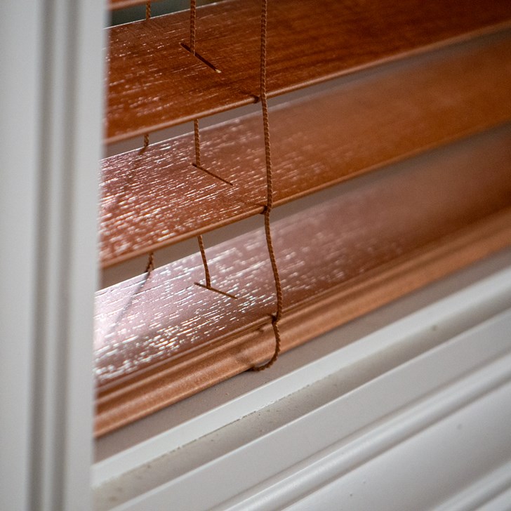 Color: Sienna Chestnut 7409