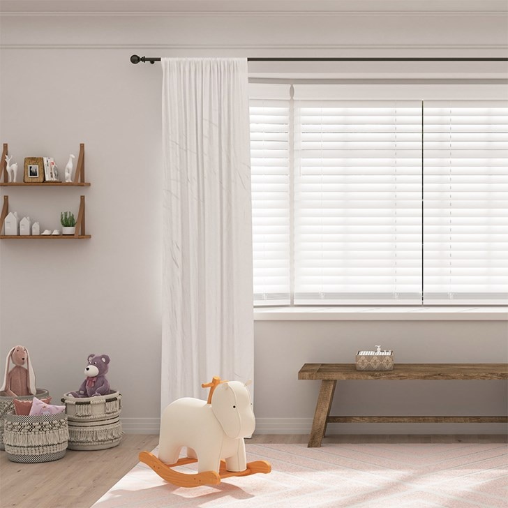 Color: Veranda Glacier; Headrail: 2on1