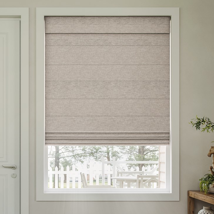 Color: Bellamy Candlelight; Fold Style: Flat Seamless; Liner: Blackout White; Lift: Cordless