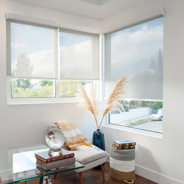 Color: Posh 7% Snow White; Lift: Cordless