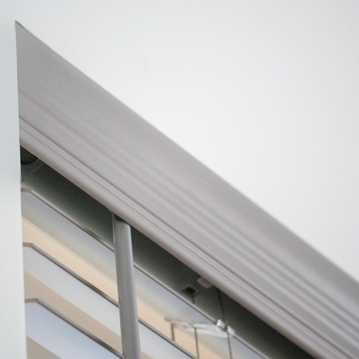 Color: Smooth Silver Ash