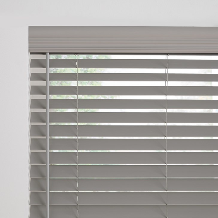 Color: Smooth Silver Ash 180; Headrail: Modern Valance