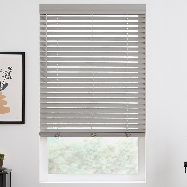 Color: Smooth Silver Ash 180; Headrail: Modern Valance